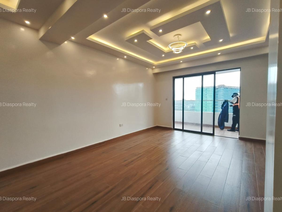 4 Bed Apartment with Swimming Pool at City Park - 1