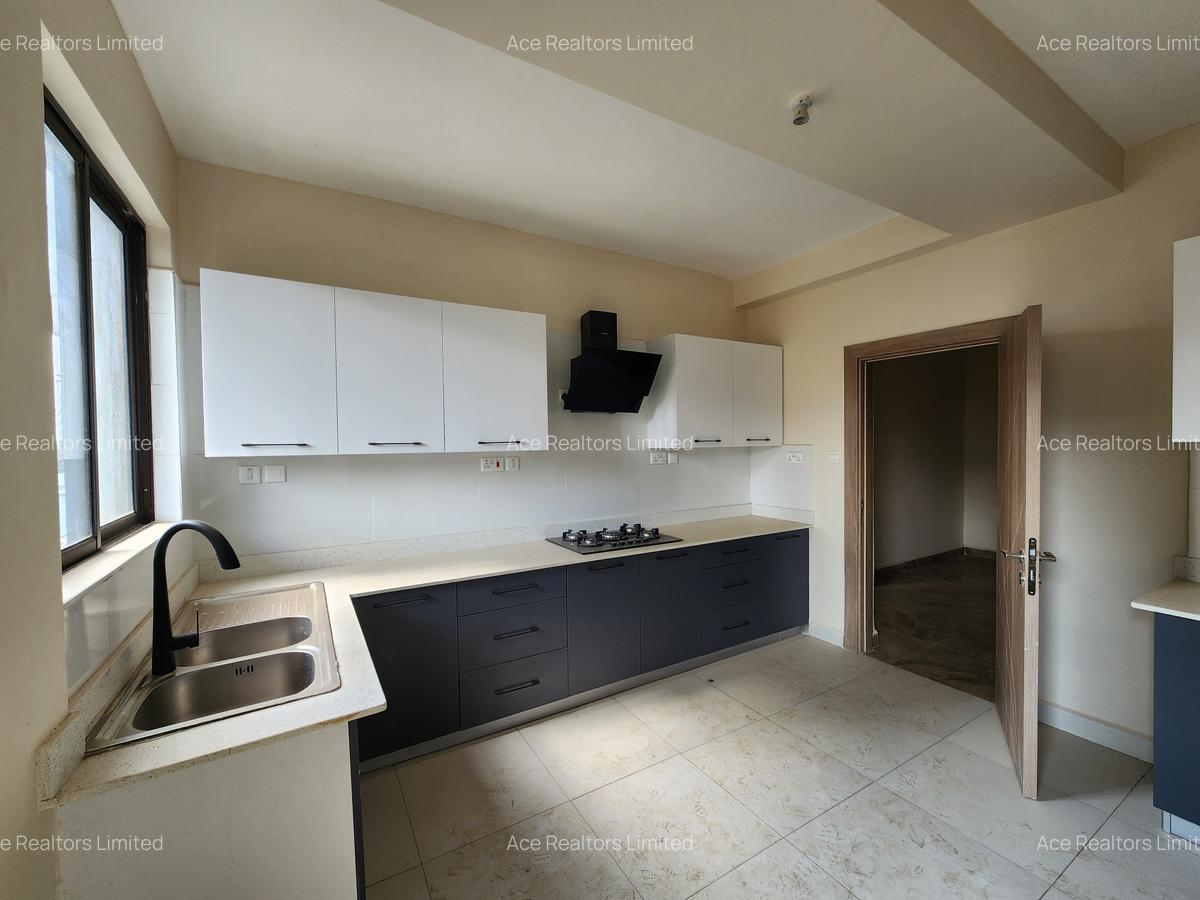 5 Bed Apartment with En Suite at Parklands - 4