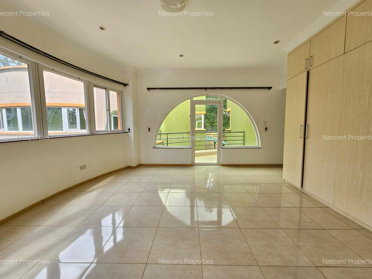 4 Bed Townhouse with En Suite in Riverside - 3