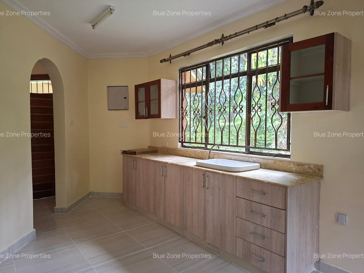 2 Bed House with En Suite at Off Mimosa Rd - 18