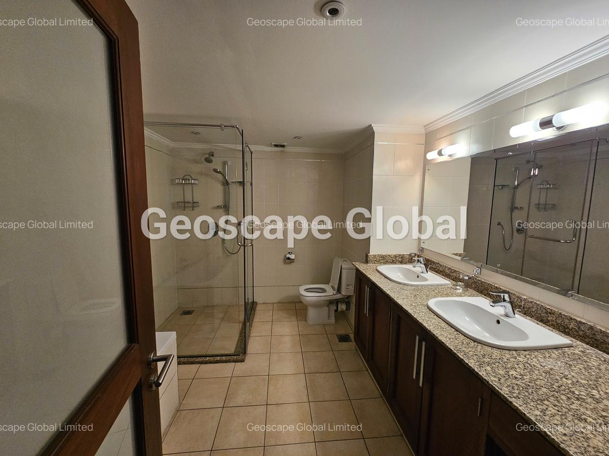 Furnished 3 Bed Apartment with En Suite in Riverside - 9