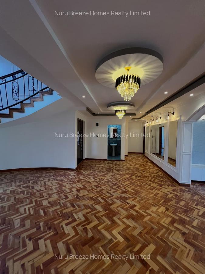 6 Bed House with En Suite in Runda - 4