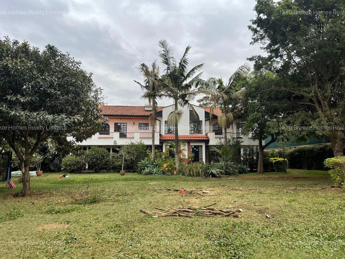5 Bed House with En Suite in Runda - 1