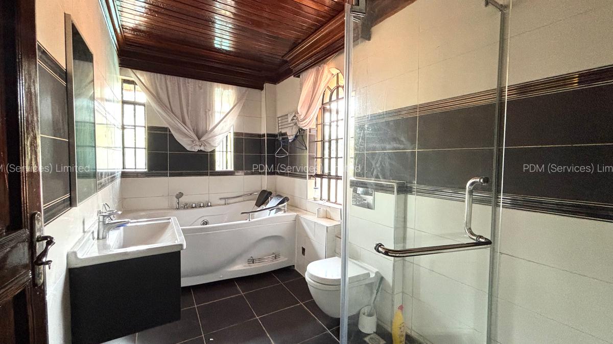 4 Bed House with En Suite in Runda - 7