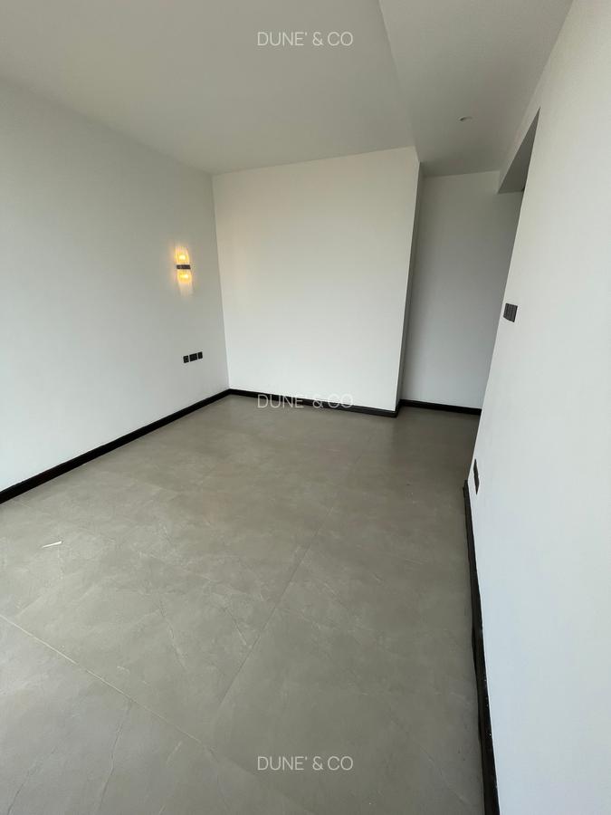 3 Bed Apartment with En Suite in Riverside - 16