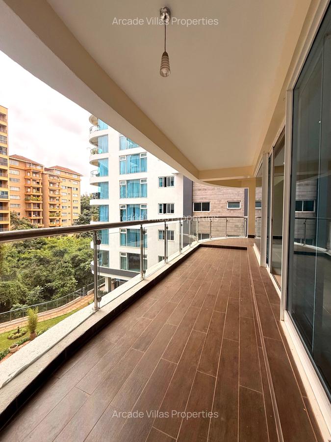 3 Bed Apartment with En Suite in Riverside - 2