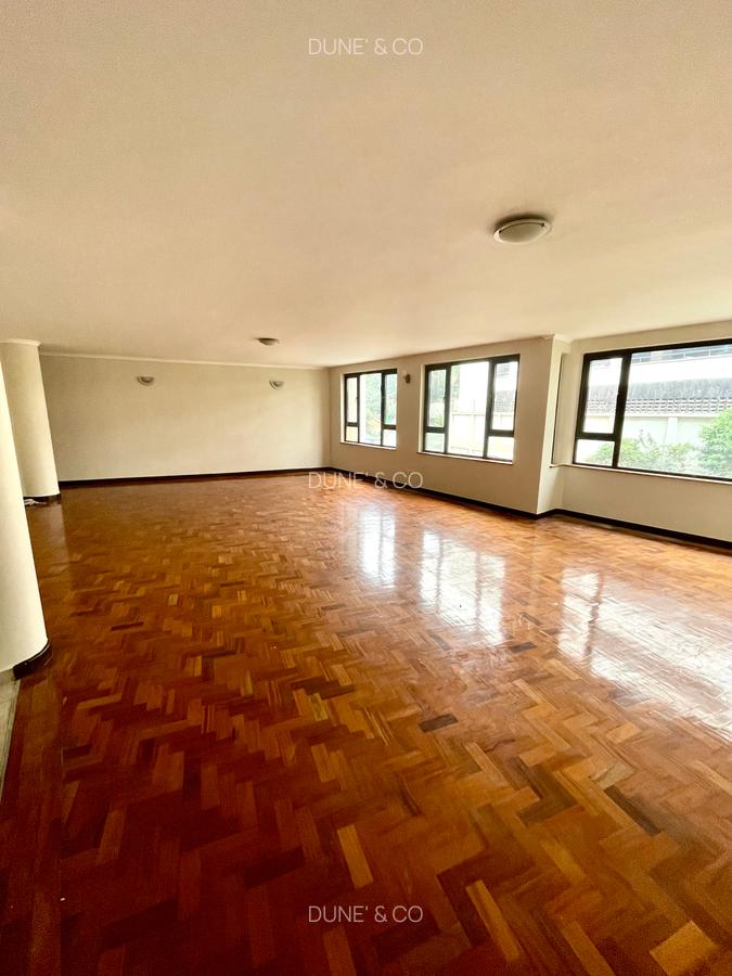 3 Bed Apartment with En Suite in Riverside - 4