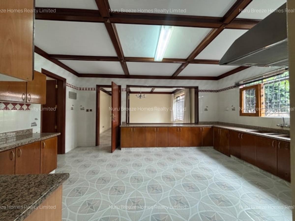 5 Bed House with En Suite in Runda - 3