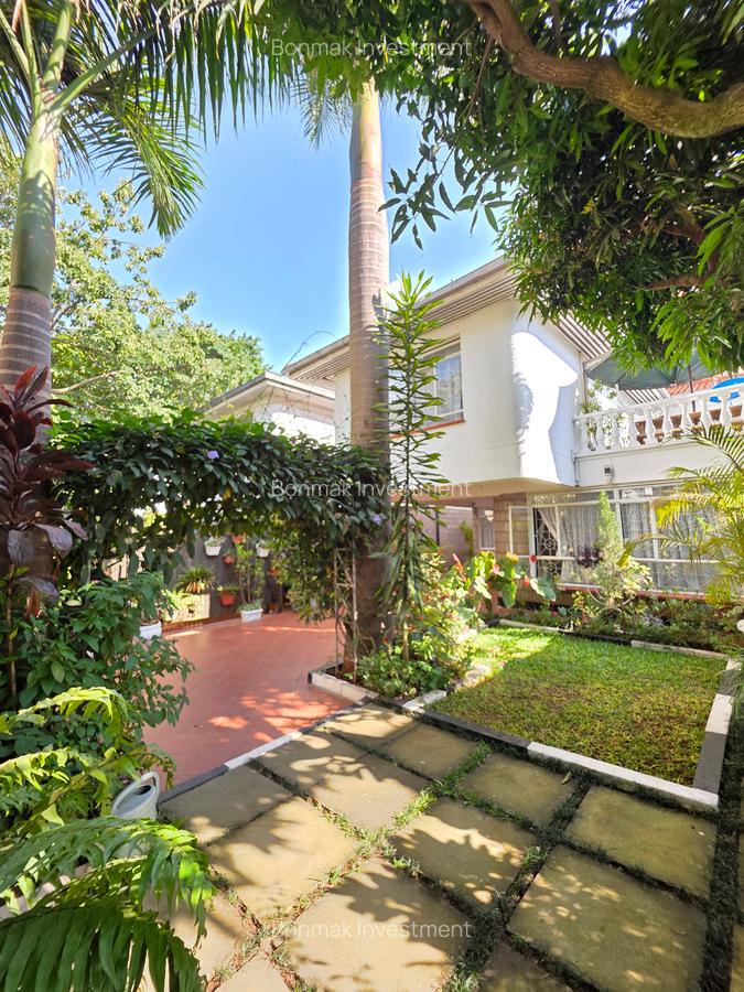 4 Bed Townhouse with En Suite at Valley Arcade - 2