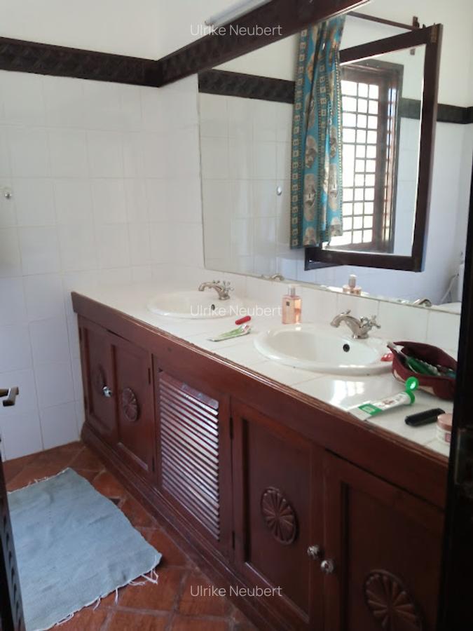 3 Bed House with En Suite at Ocean Beach Drive - 9