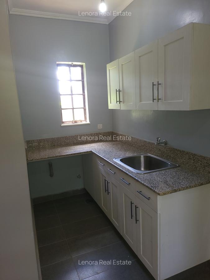 5 Bed Villa with En Suite in Karen Hardy - 4