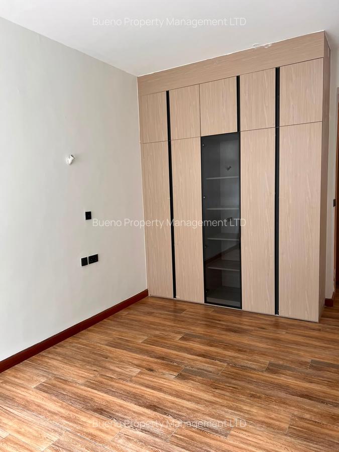 6 Bed Townhouse with Garden in Lavington - 8