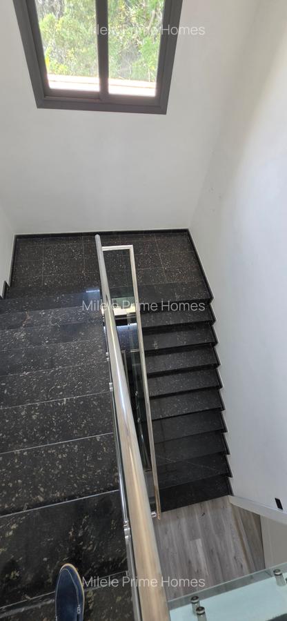 5 Bed Villa with En Suite in Lavington - 6
