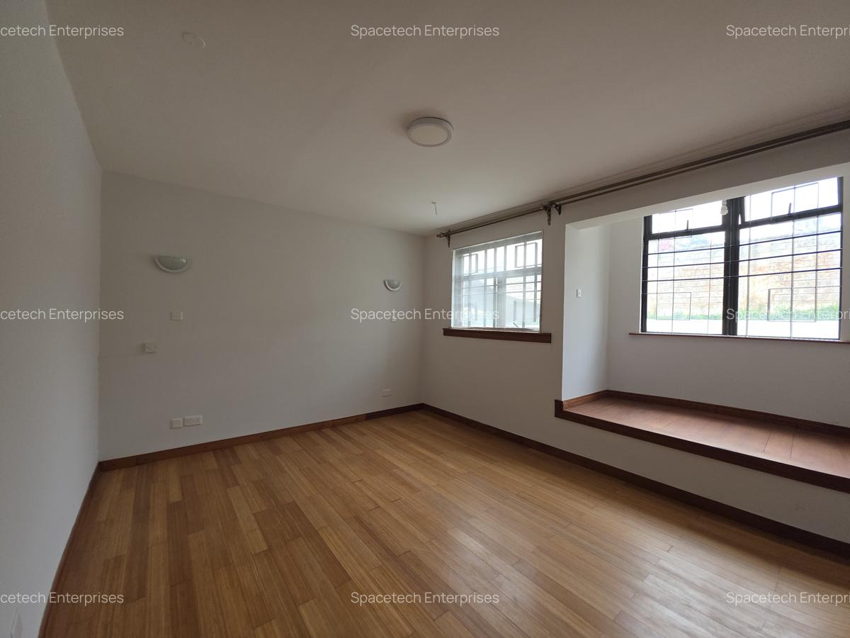 5 Bed Townhouse with En Suite in Spring Valley - 9