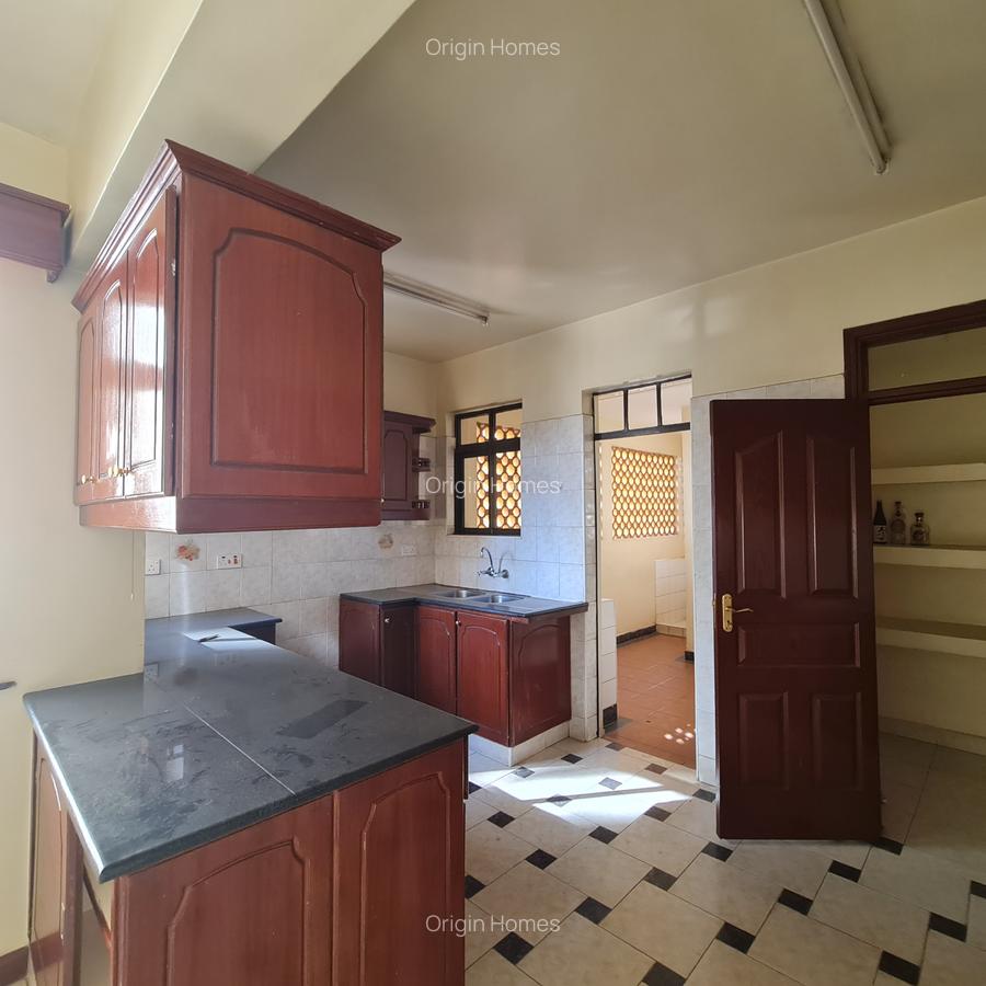 3 Bed Apartment with En Suite at Westlands - 15