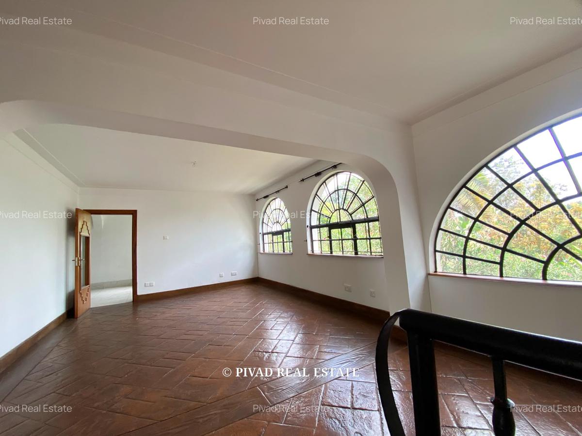 4 Bed House with Garden in Nyari - 5