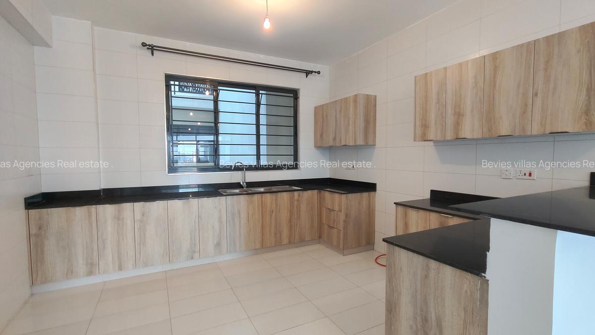3 Bed Apartment with En Suite at Parklands - 12