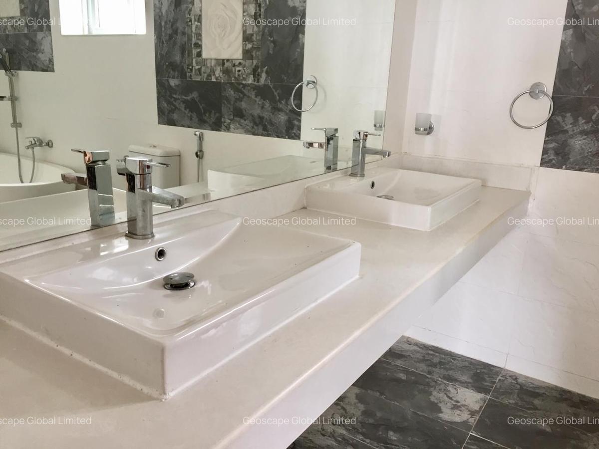4 Bed Apartment with En Suite in General Mathenge - 11