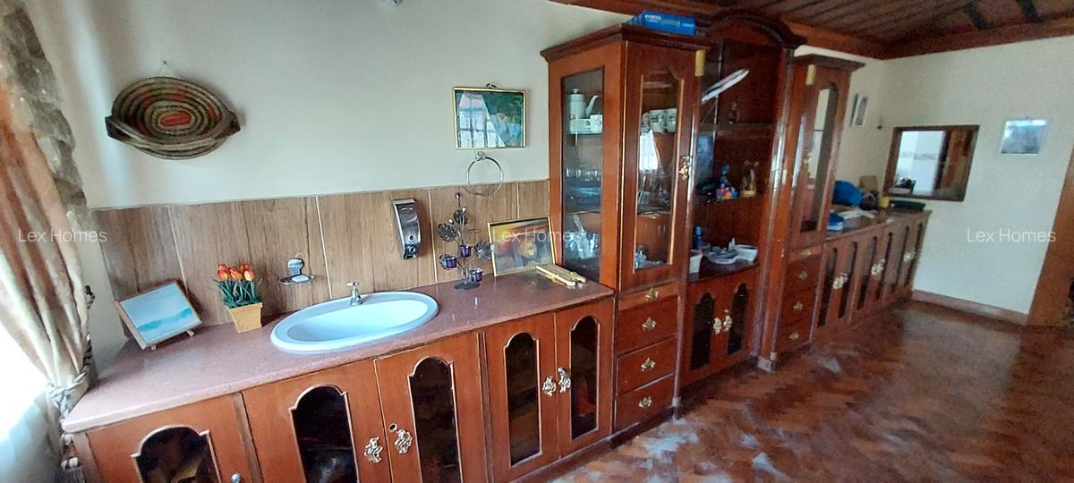 5 Bed House with En Suite at Rimpa - 5