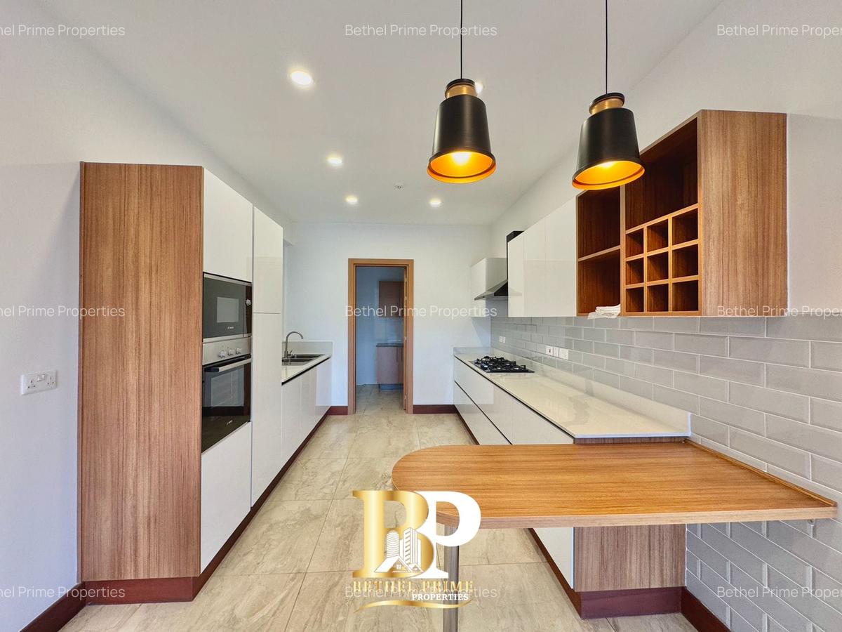 3 Bed Apartment with En Suite in Parklands - 12