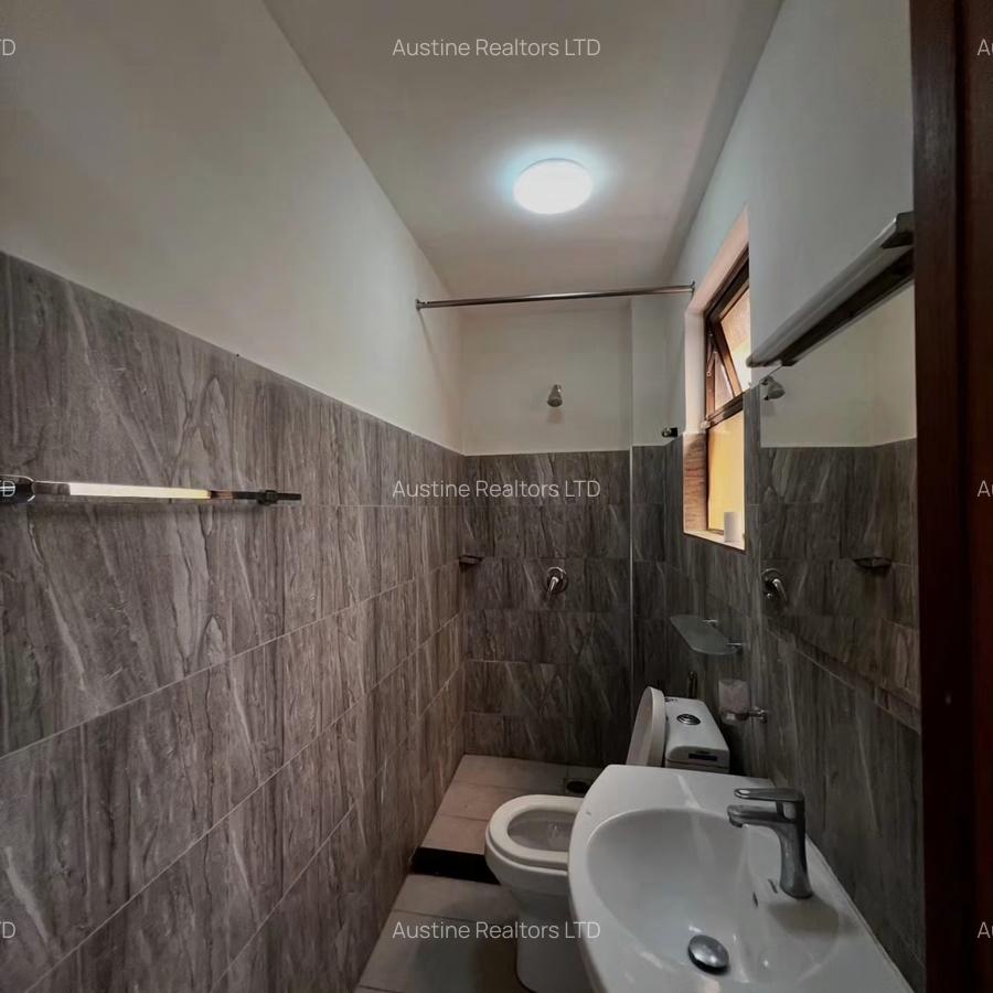 4 Bed Villa with En Suite in Lavington - 8
