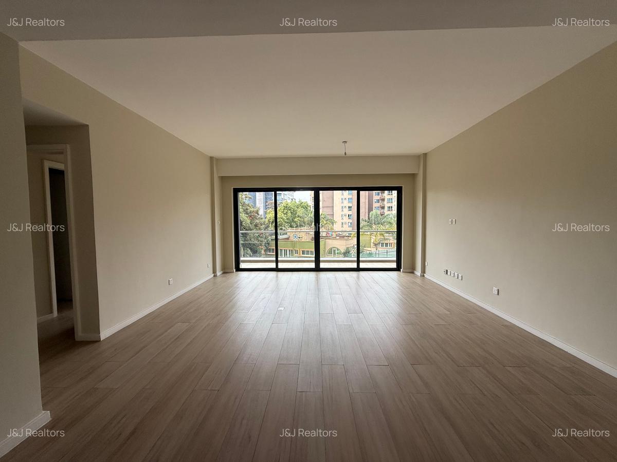 2 Bed Apartment with En Suite in Riverside - 2