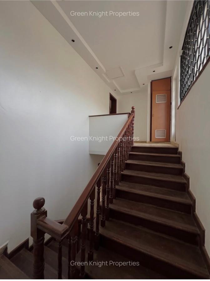 5 Bed Townhouse with En Suite in Lavington - 14