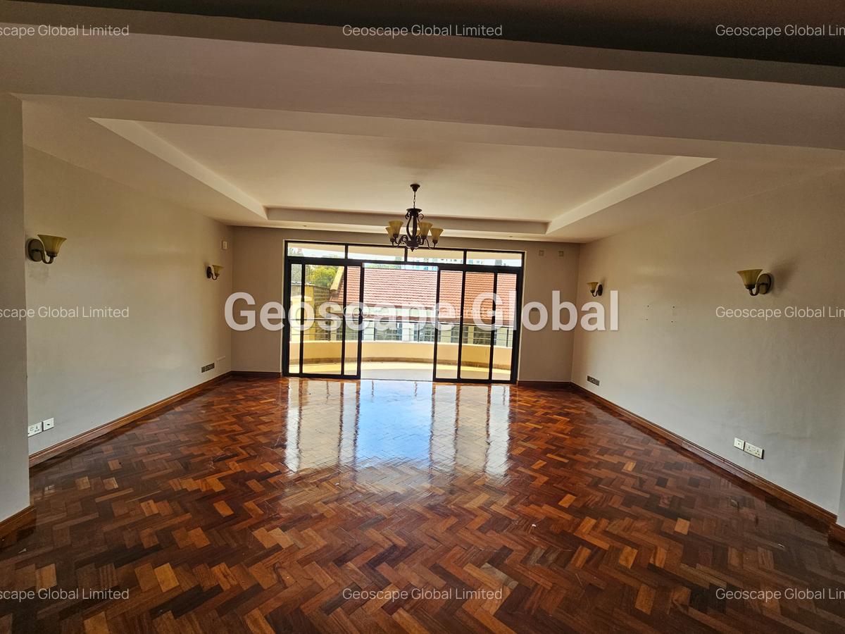 4 Bed Apartment with En Suite in Riverside - 11