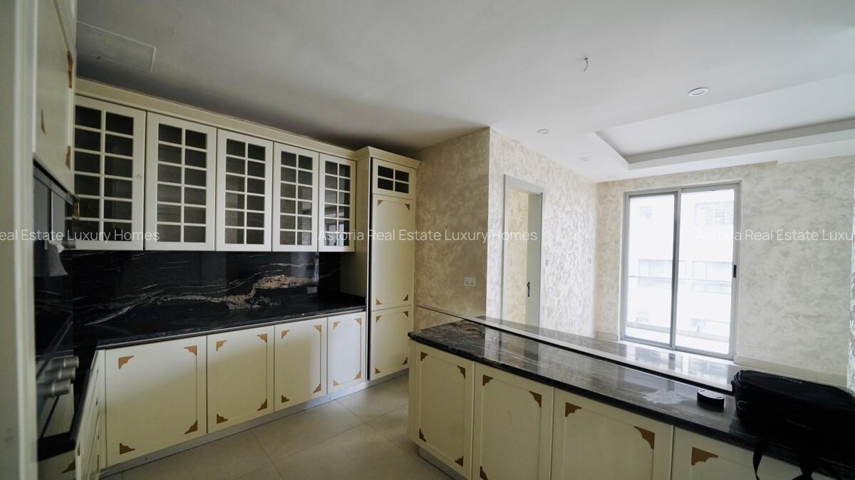 4 Bed Apartment with En Suite at 2026-510 - 5
