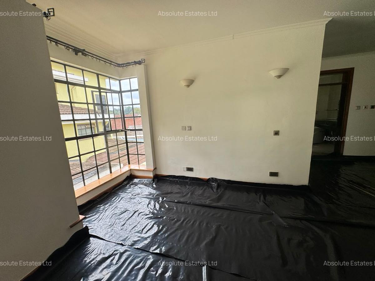 5 Bed Townhouse with En Suite in Lavington - 11