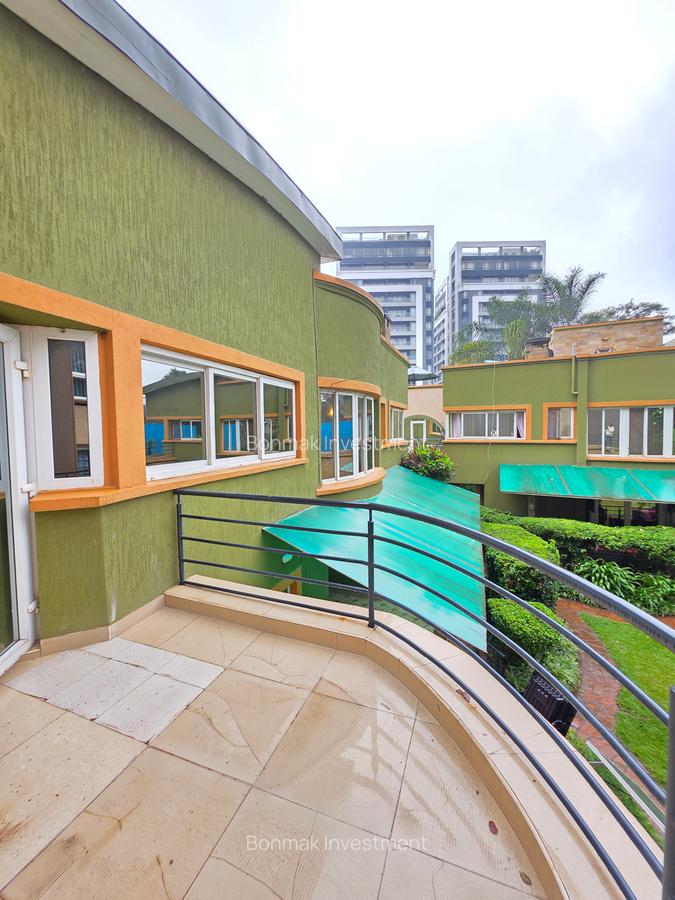 4 Bed Townhouse with En Suite at Riverside Drive - 12