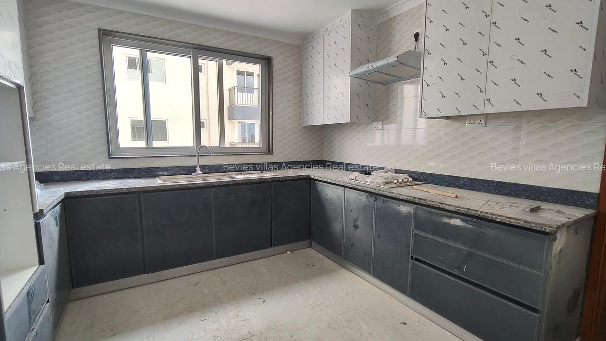3 Bed Apartment with En Suite at Parklands - 8
