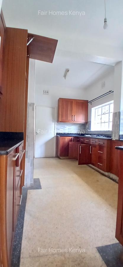 3 Bed House with En Suite at Lavington Green - 9
