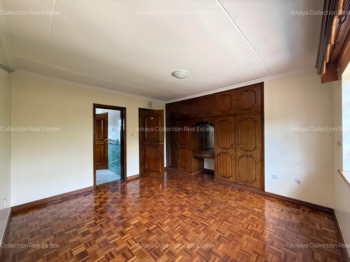 5 Bed House with En Suite in Runda - 17