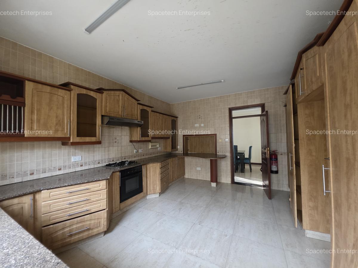 4 Bed Townhouse with En Suite in Westlands Area - 16
