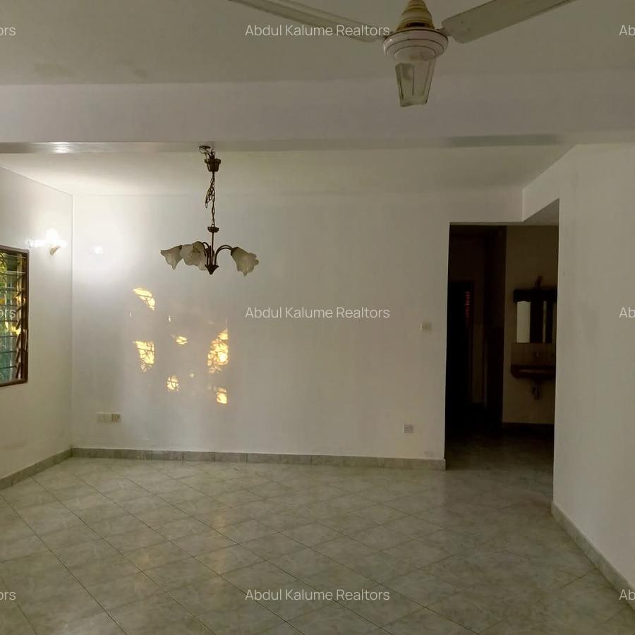5 Bed Villa with En Suite at Bamburi - 8