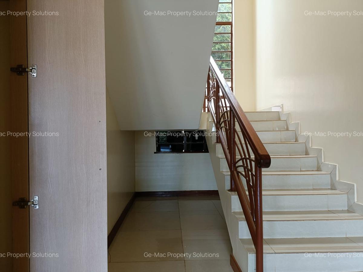 4 Bed House with En Suite in Runda - 12