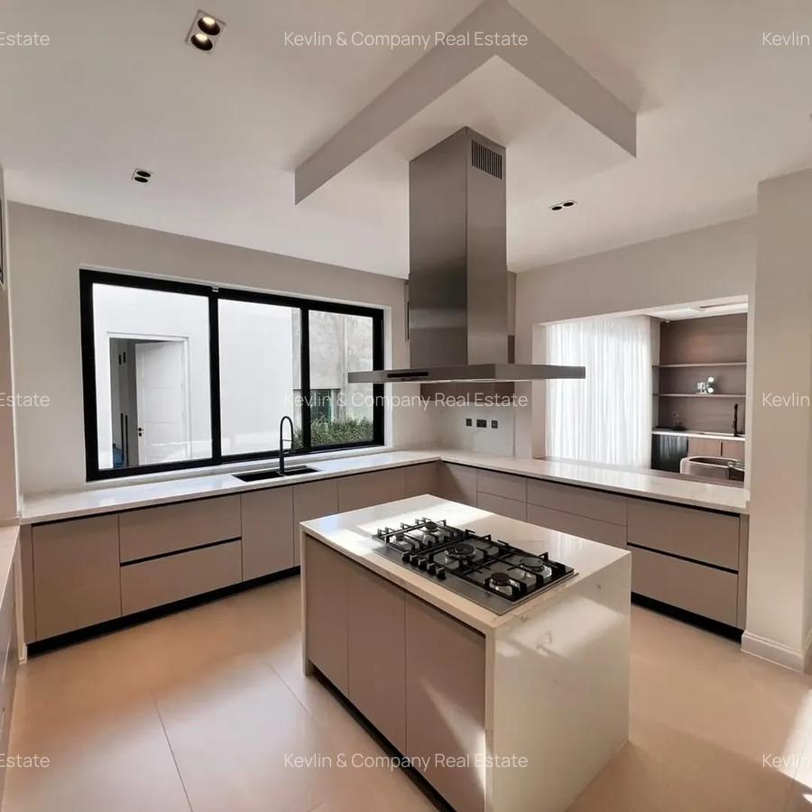 5 Bed Villa with En Suite in Runda - 8