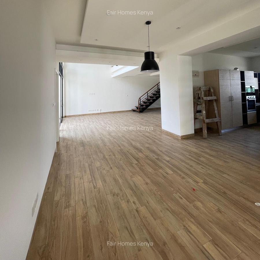 4 Bed Apartment with En Suite at Riverside Drive - 4