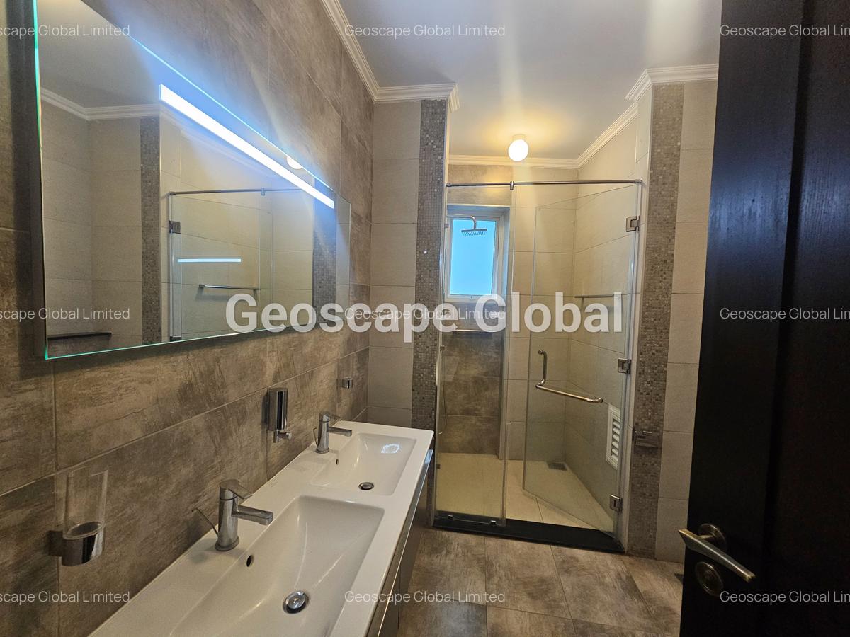 5 Bed Apartment with En Suite in General Mathenge - 4