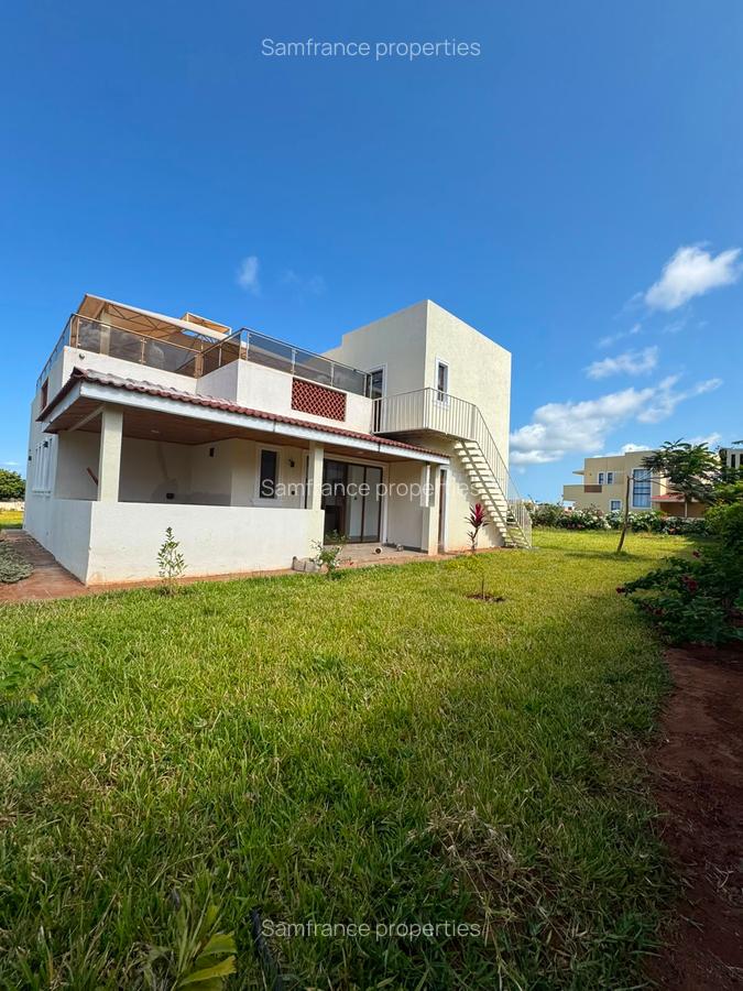 4 Bed Villa with En Suite at Pazuri - 4