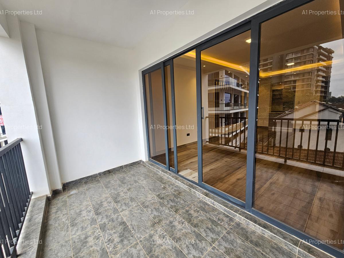 2 Bed Apartment with En Suite in Brookside - 10