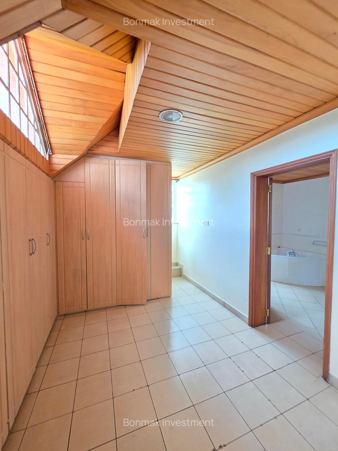 5 Bed House with En Suite at Old Runda. - 15