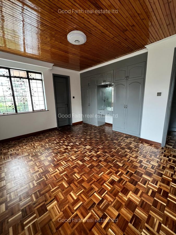 5 Bed Villa with En Suite in Garden Estate - 13