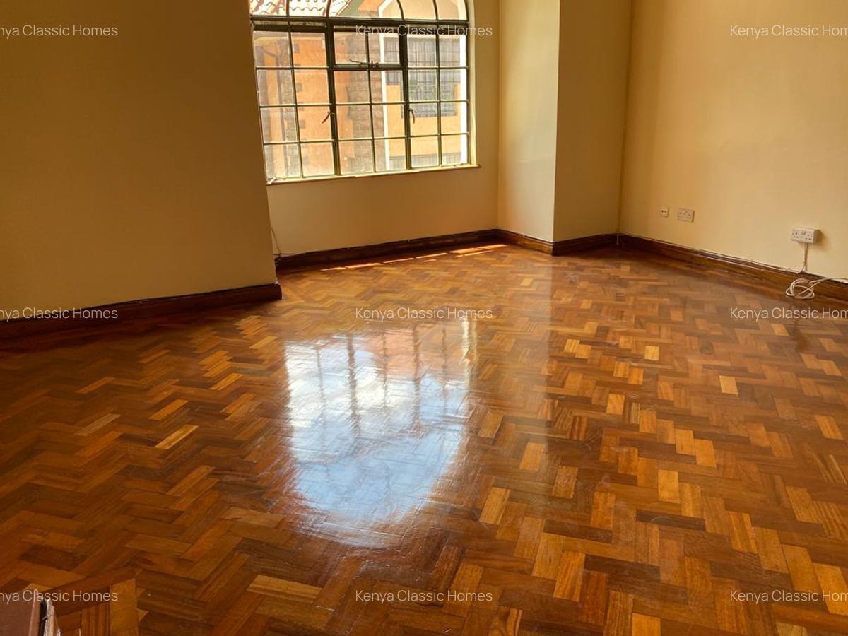 5 Bed Townhouse with En Suite at Lavington - 16