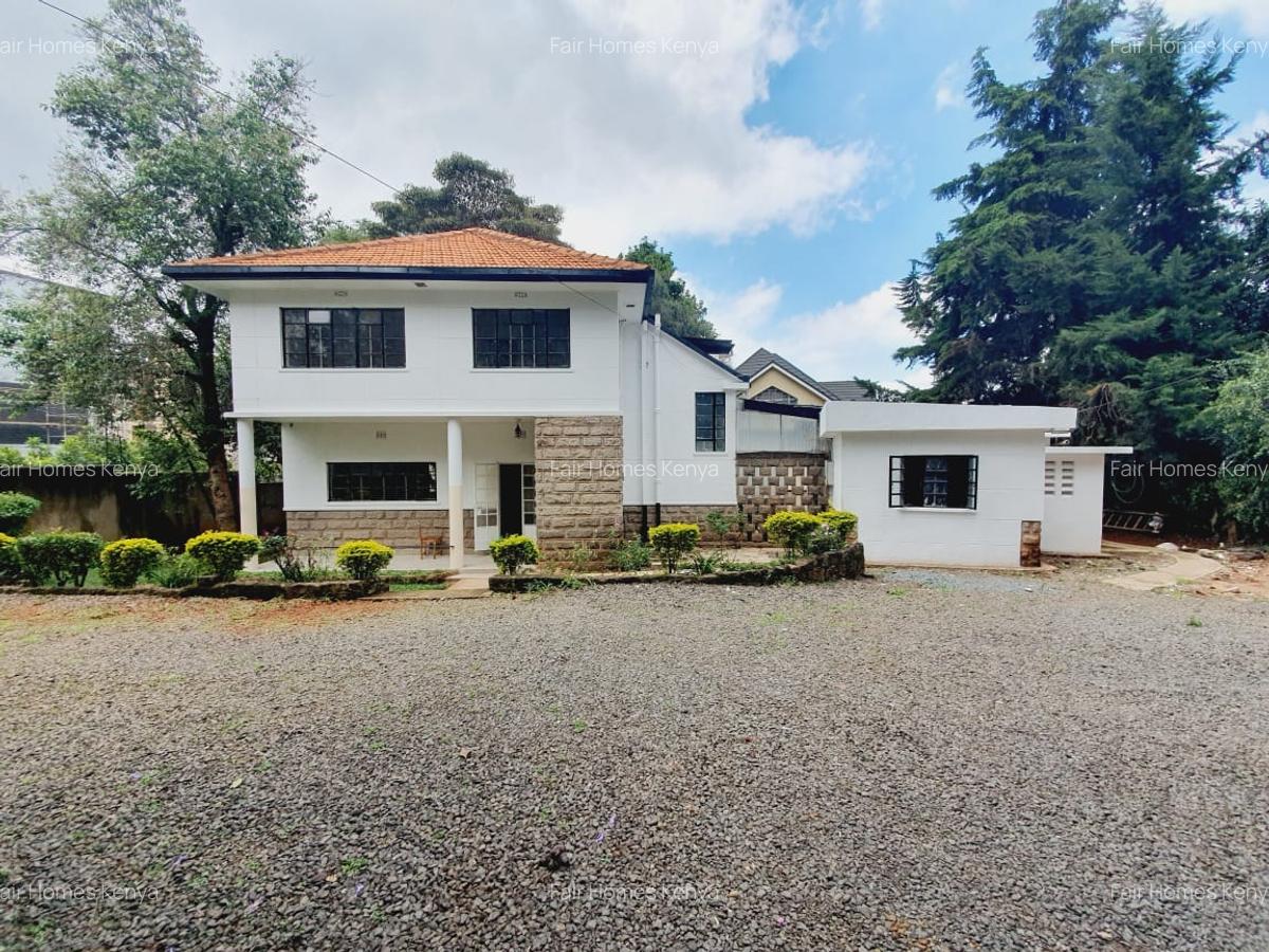 3 Bed House with En Suite at Lavington Green - 1