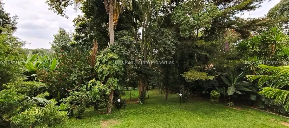 5 Bed House with En Suite in Runda - 2