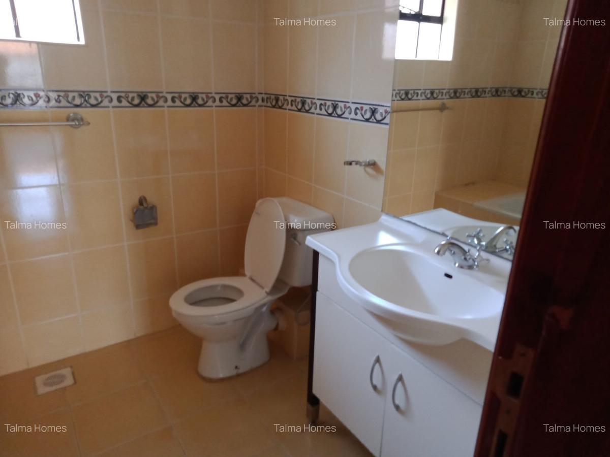 3 Bed Apartment with En Suite at Brookside - 8