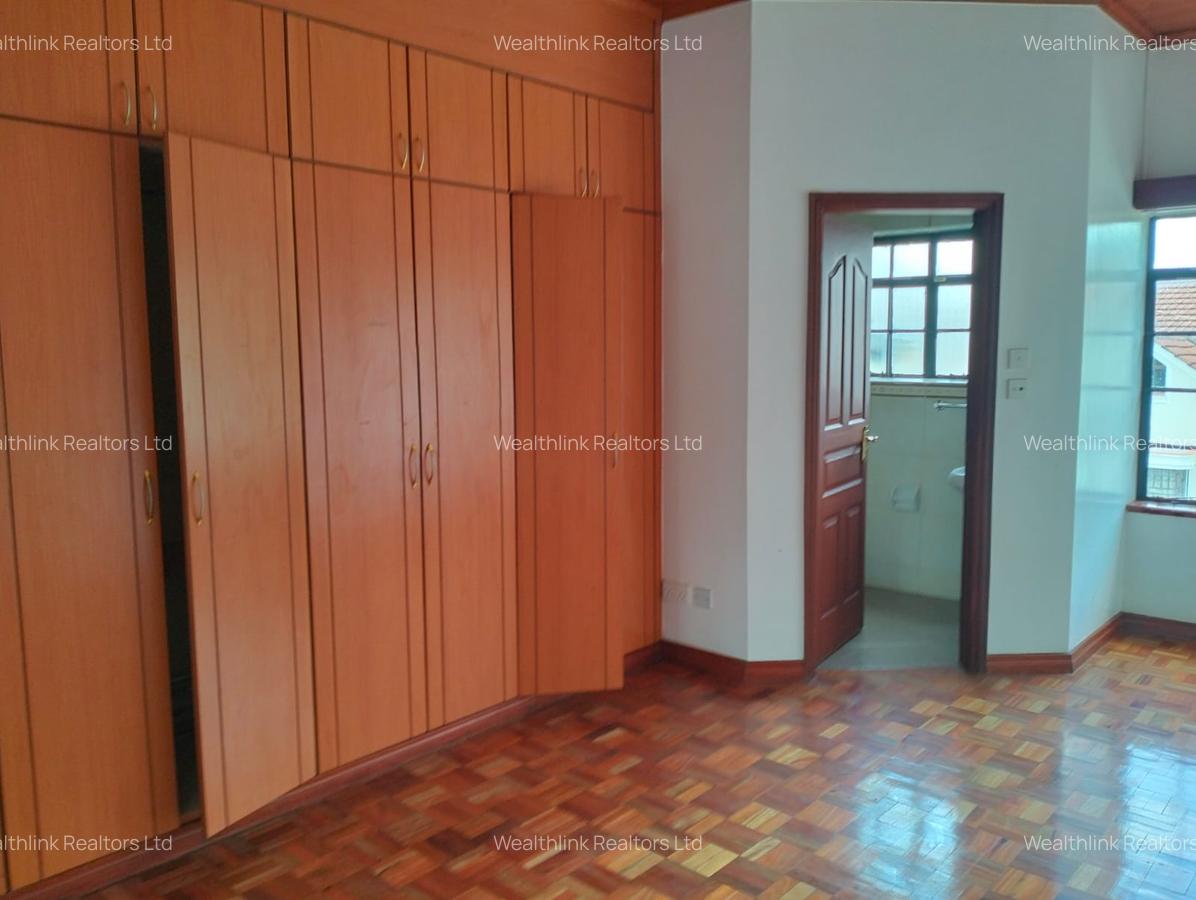 5 Bed Townhouse with En Suite at Lavington - 10
