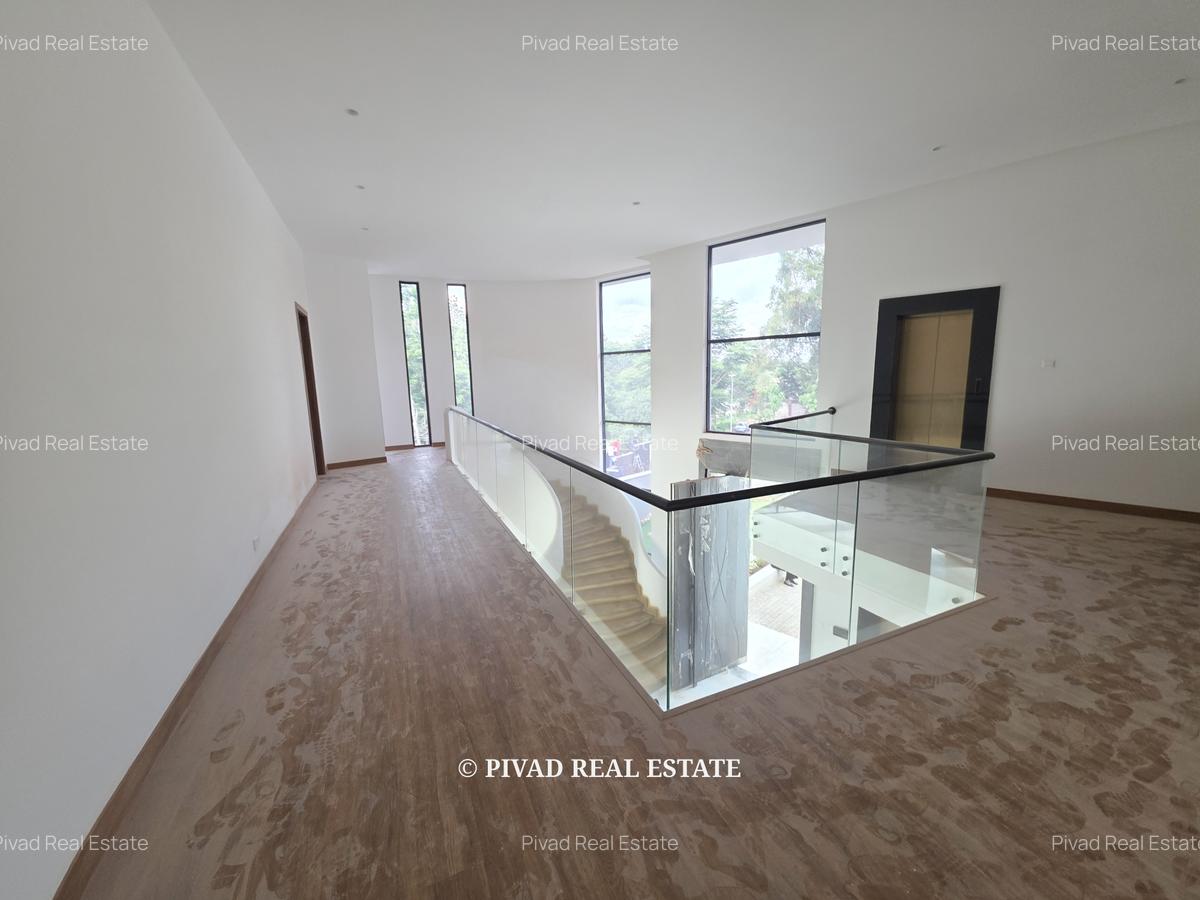 5 Bed House with Garden in Nyari - 2
